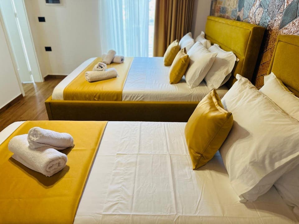 Bed, Bedroom, towels