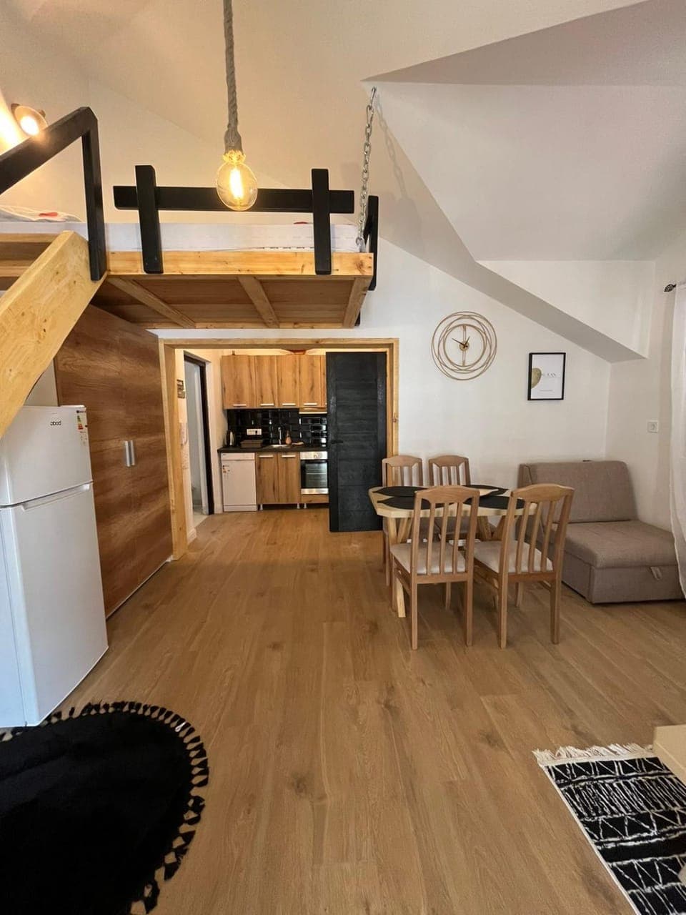 Kitchen or kitchenette, Seating area, Dining area