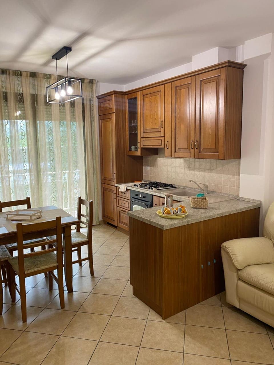 Kitchen or kitchenette, Living room, Seating area, Dining area, minibar, pet friendly, stove