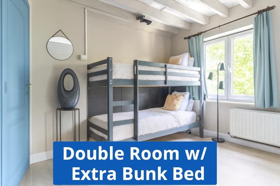 Bedroom, bunk bed