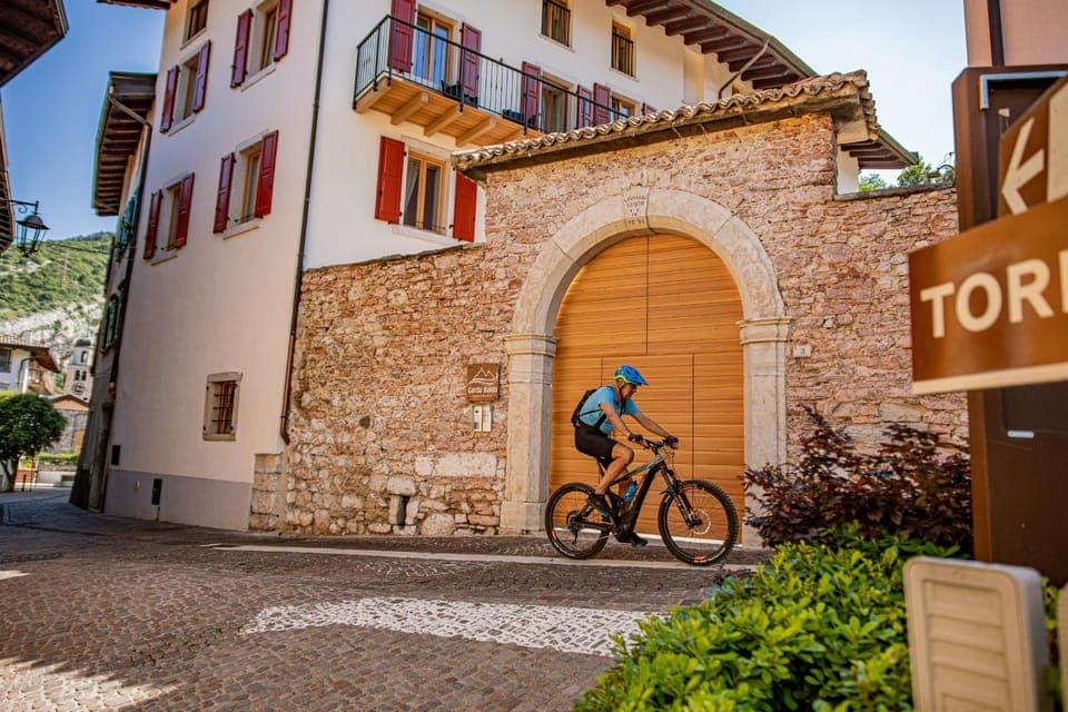 Property building, Cycling, Street view