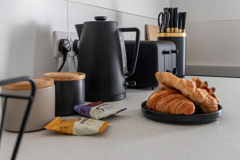 Coffee/tea facilities, Kitchen or kitchenette, Decorative detail, Decorative detail, Pets, internet, internet, pet friendly, toaster