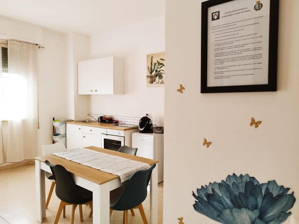 Day, Kitchen or kitchenette, Living room, Seating area, Dining area, Time of day