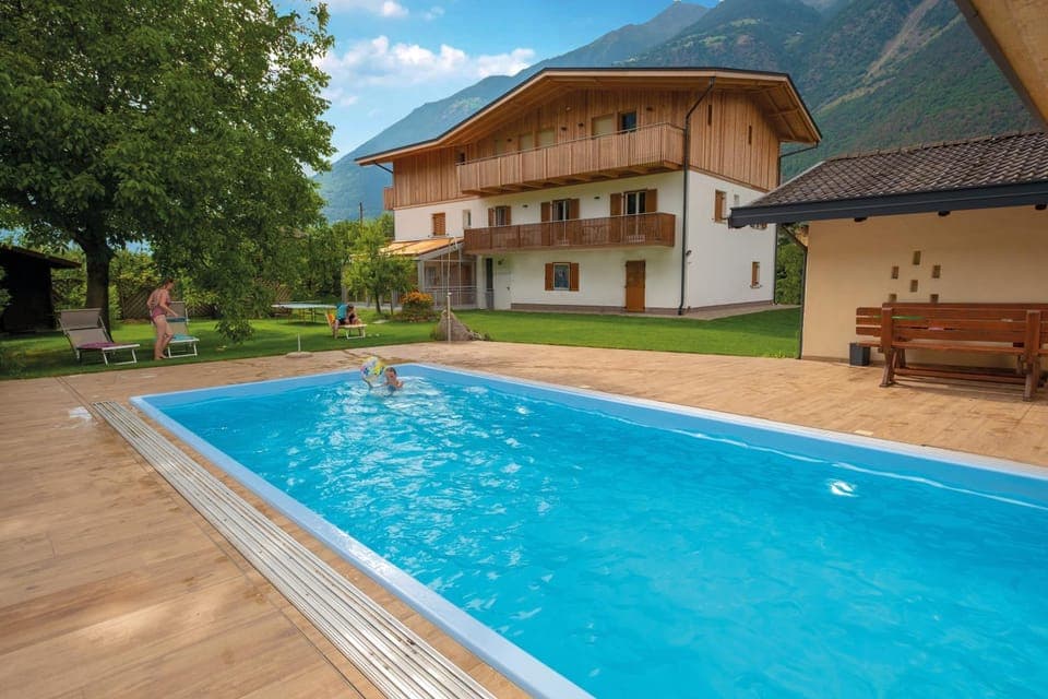 Property building, Swimming pool, Swimming pool