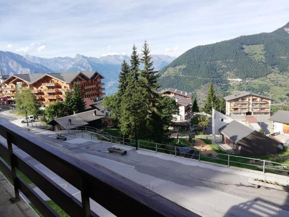 Nearby landmark, Day, Natural landscape, Skiing, Balcony/Terrace, Mountain view