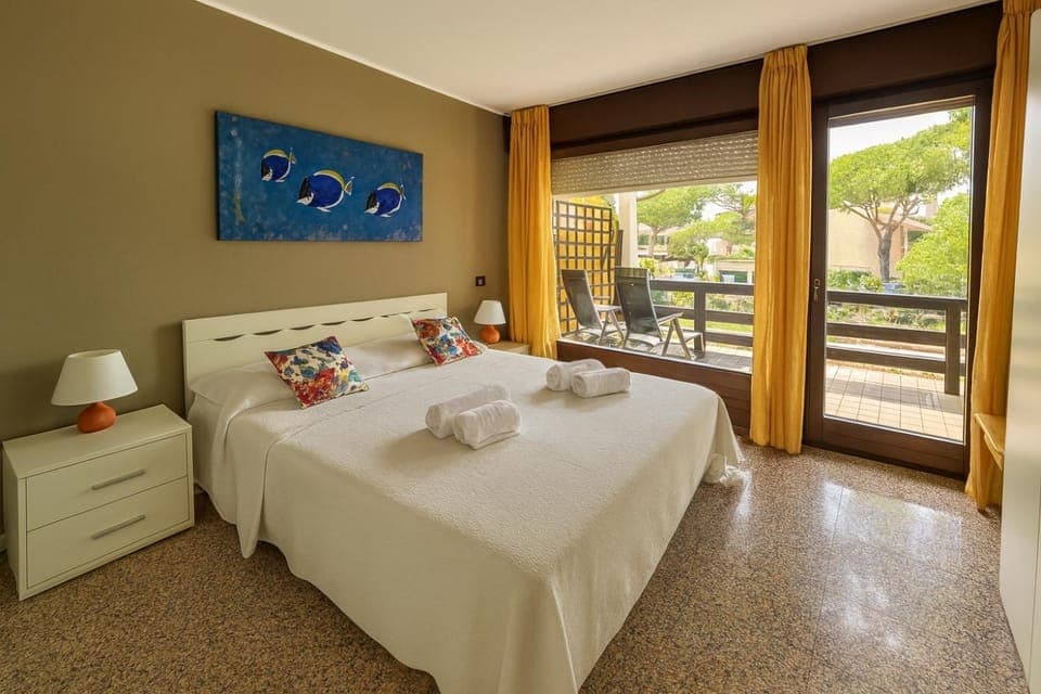 Bed, View (from property/room), Balcony/Terrace, Bedroom, towels