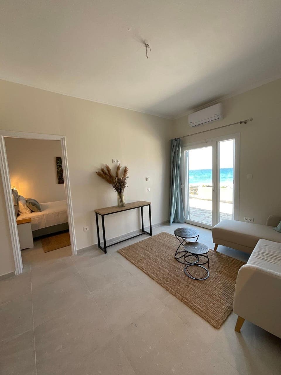 View (from property/room), View (from property/room), Living room, Photo of the whole room, Decorative detail, Seating area, Sea view, Sea view, Family, Family