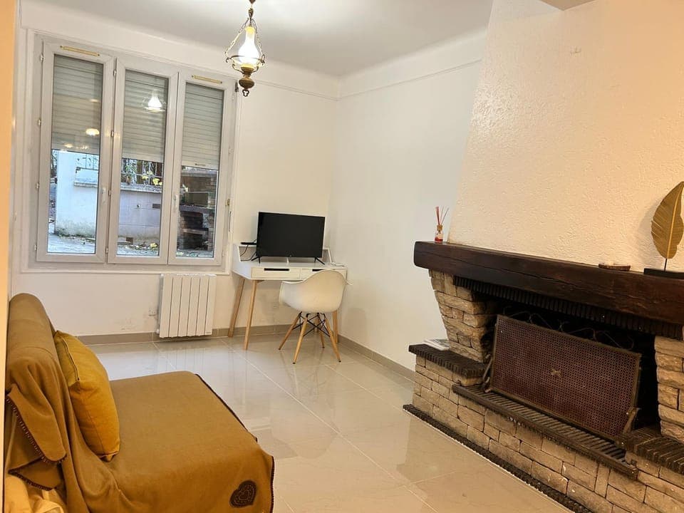 TV and multimedia, Living room, Seating area, hair dresser