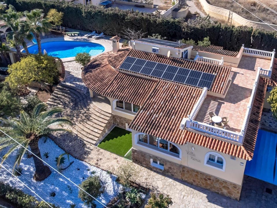 Property building, Bird's eye view, Swimming pool, sunbed