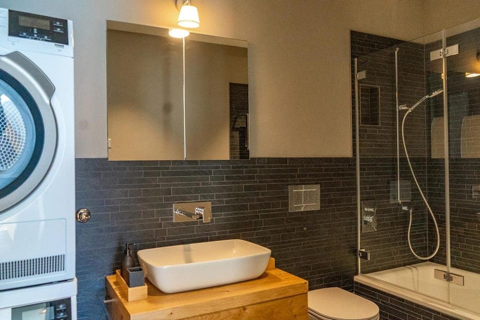 Bathroom, Bath, washing machine, dryer