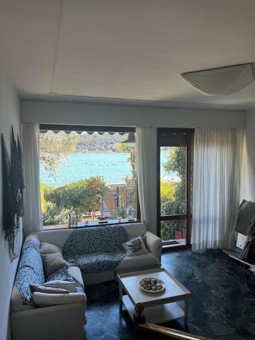 Living room, Garden view, Sea view