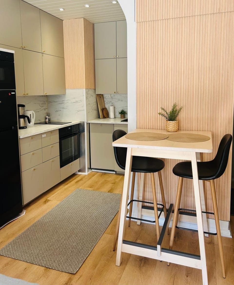 Kitchen or kitchenette, Dining area, dishwasher