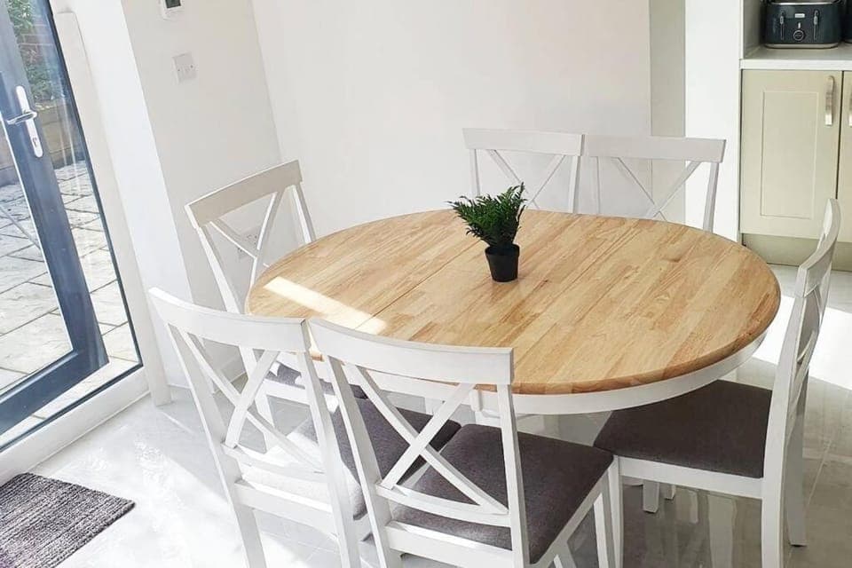 Kitchen or kitchenette, Seating area, Dining area