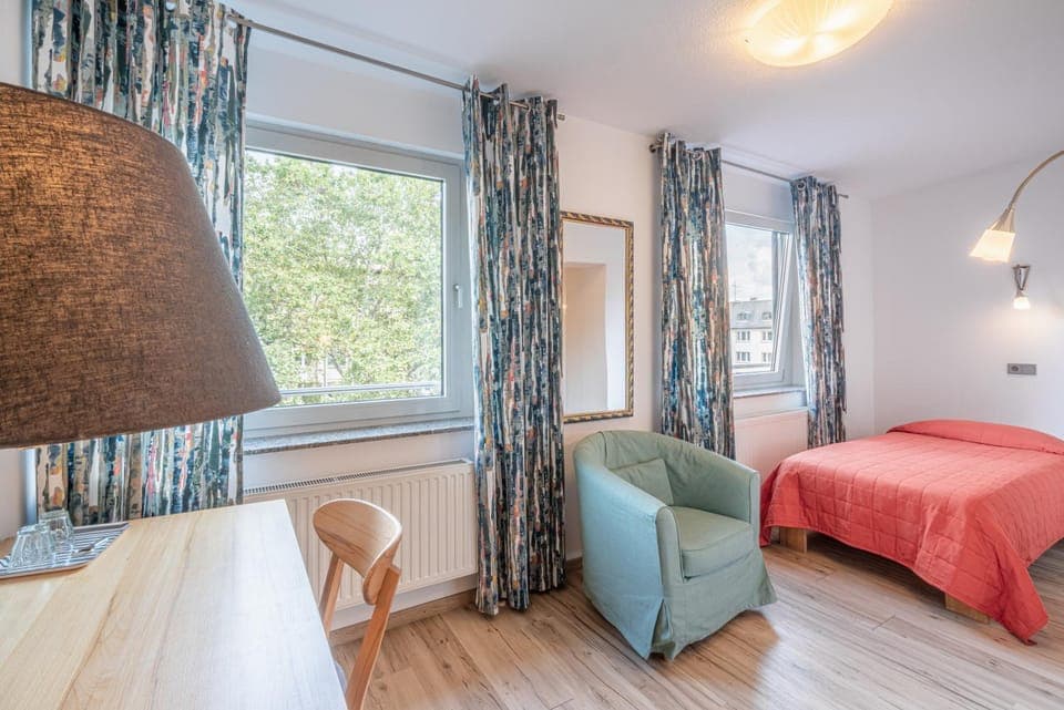 Staff, Photo of the whole room