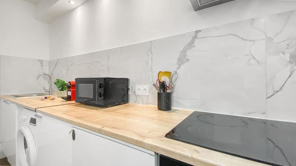 Kitchen or kitchenette