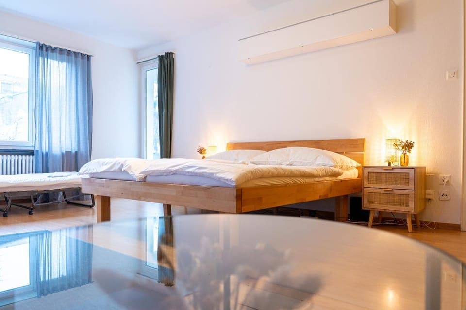 Bed, Photo of the whole room, Bedroom, towels