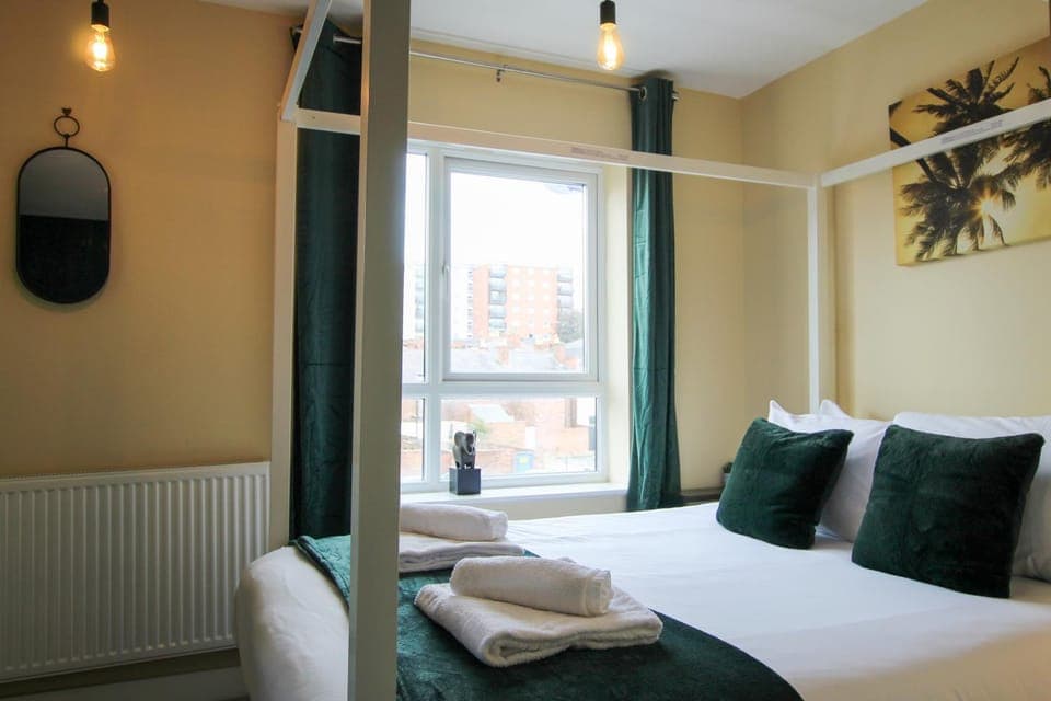 Bed, Living room, Photo of the whole room, Bedroom, internet, towels