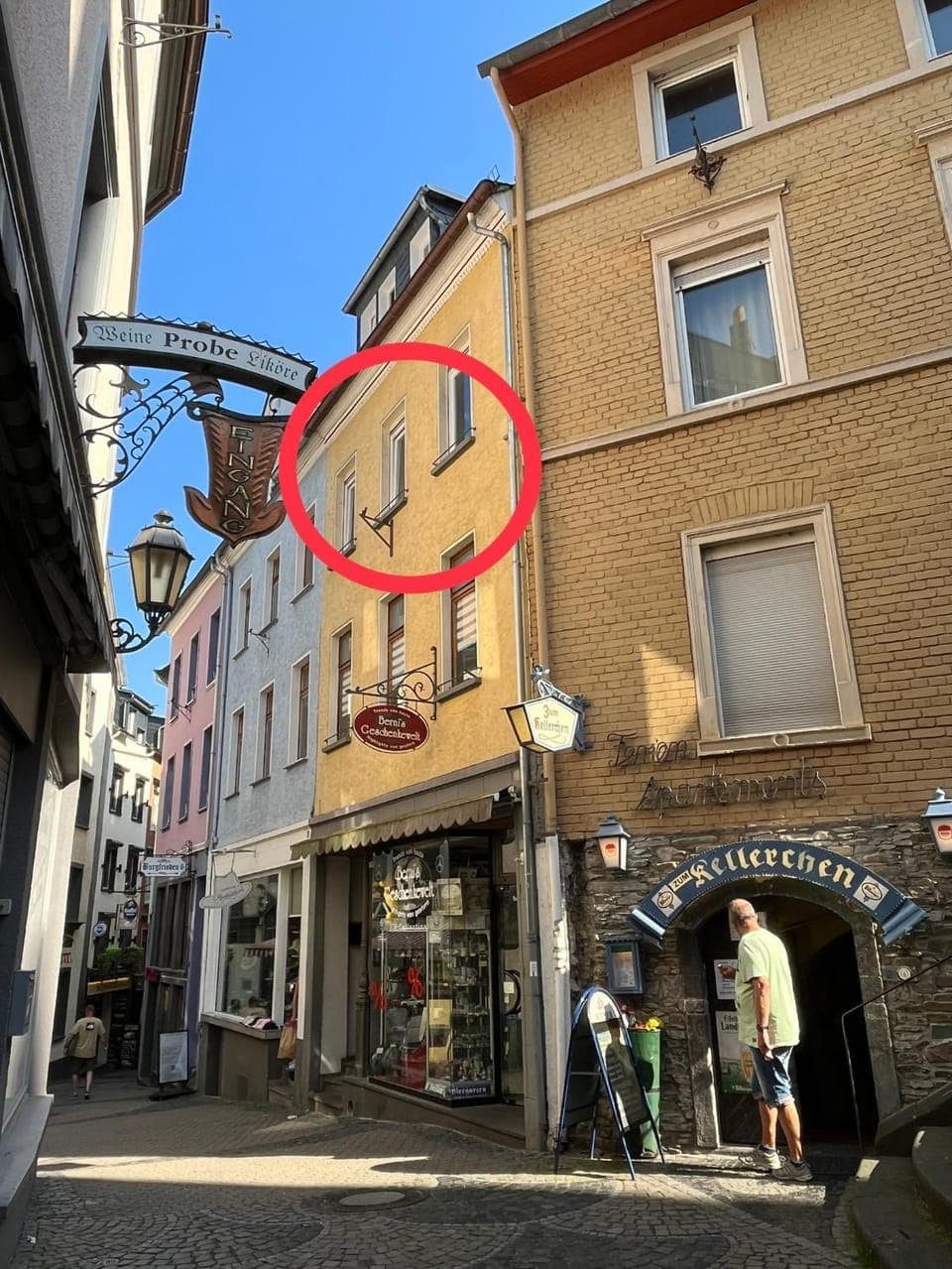 Property building, Location