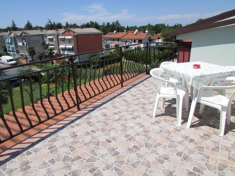 Day, Neighbourhood, Balcony/Terrace