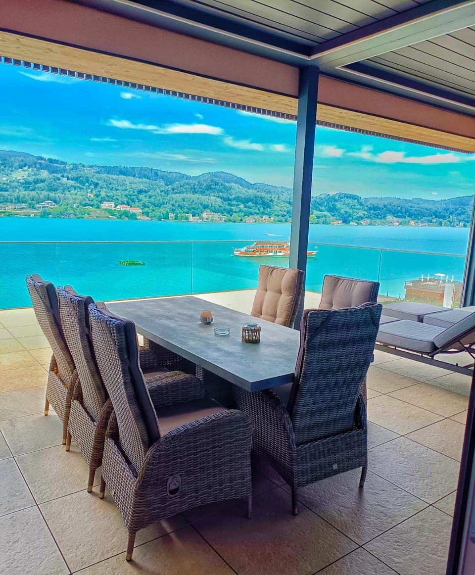 View (from property/room), Balcony/Terrace, Lake view