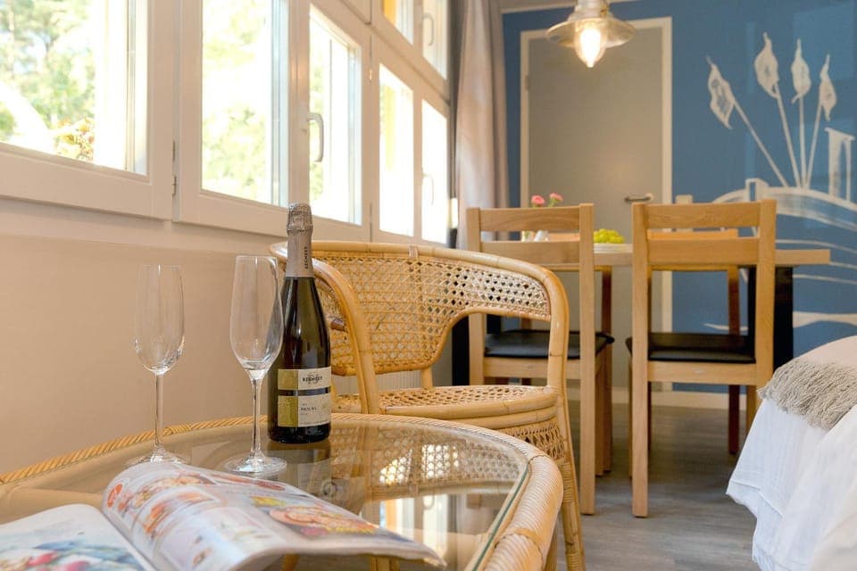 Living room, Food and drinks