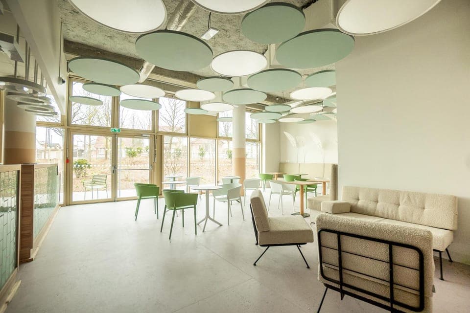 Restaurant/places to eat, Internal: Not applicable to any particular room