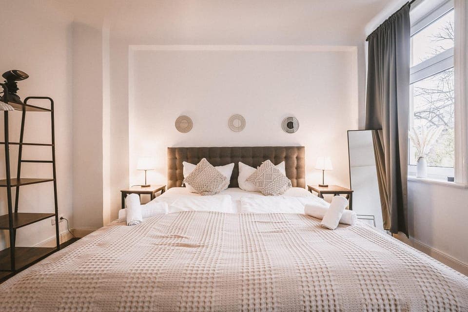 Bed, Photo of the whole room, Bedroom, towels