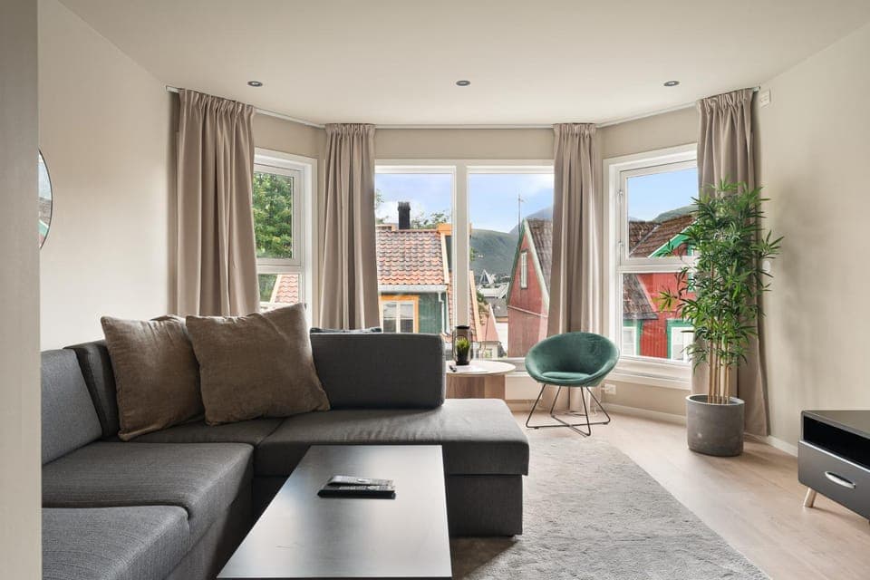 TV and multimedia, View (from property/room), View (from property/room), Living room, Seating area, Mountain view, Mountain view, Street view