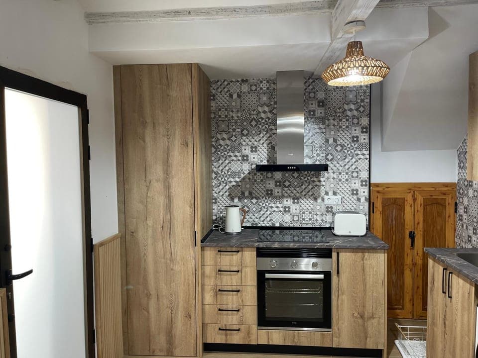 Coffee/tea facilities, Kitchen or kitchenette, oven, stove, toaster