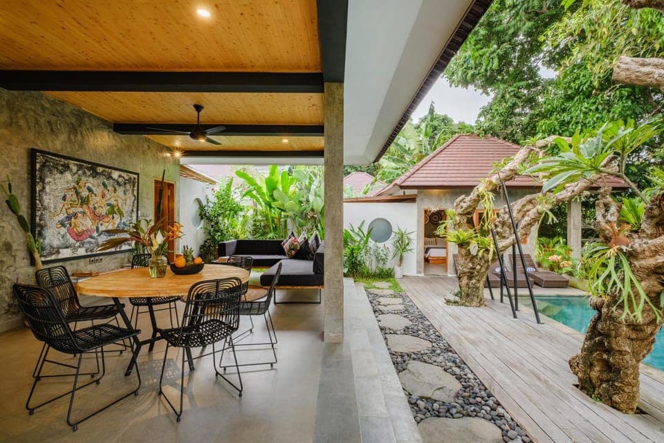 Patio, View (from property/room), Living room, Dining area, Garden view, Pool view, Swimming pool