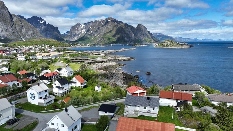Property building, Natural landscape, Bird's eye view, Mountain view, Sea view