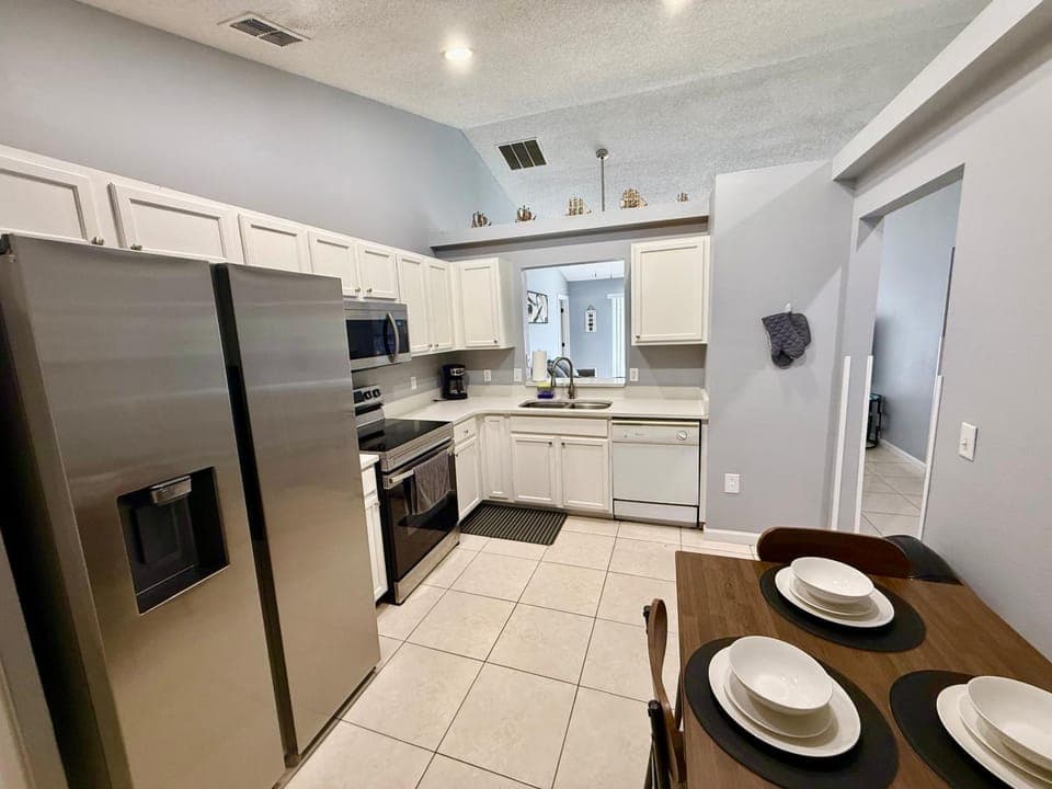 Grand Deluxe Pines 3BR Pool Home near Disney House in Davenport