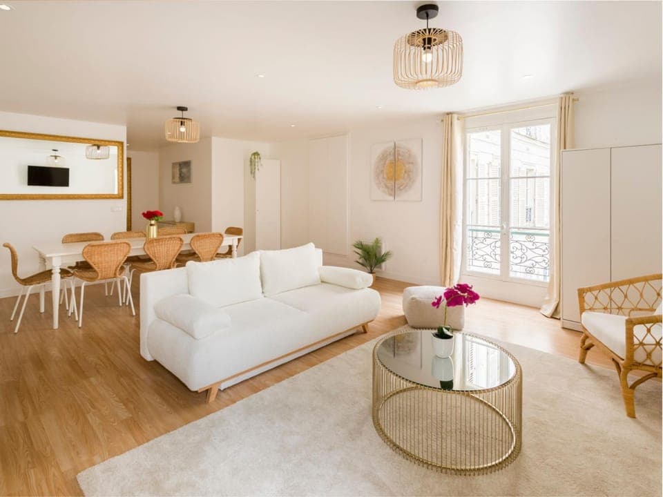 TV and multimedia, Living room, Seating area, Dining area