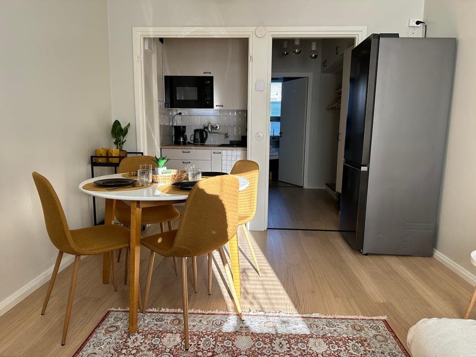 Dining area, minibar