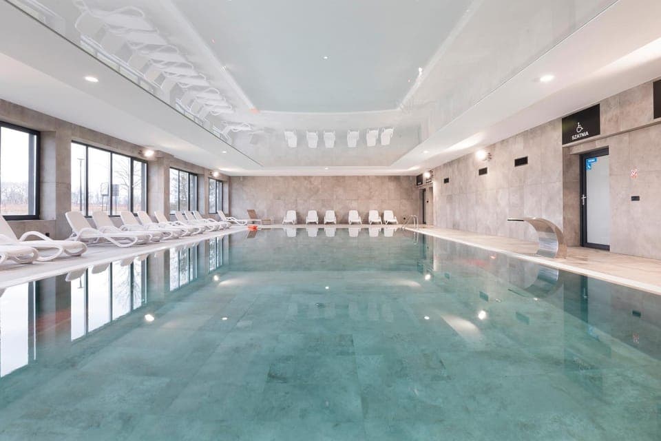 Swimming pool, sunbed