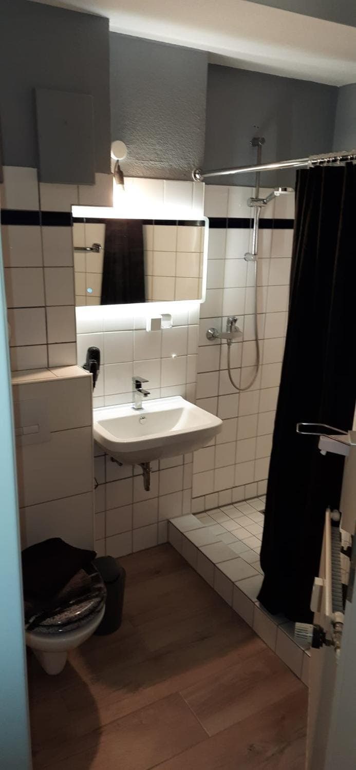 Shower, Toilet, Bathroom, internet, towels