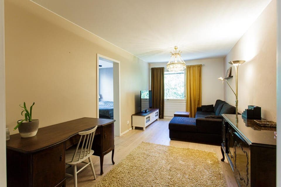 -Hannula- Hiljainen ja tilava kaksio kahdella autopaikalla kauppojen vieressä Apartment in Finland