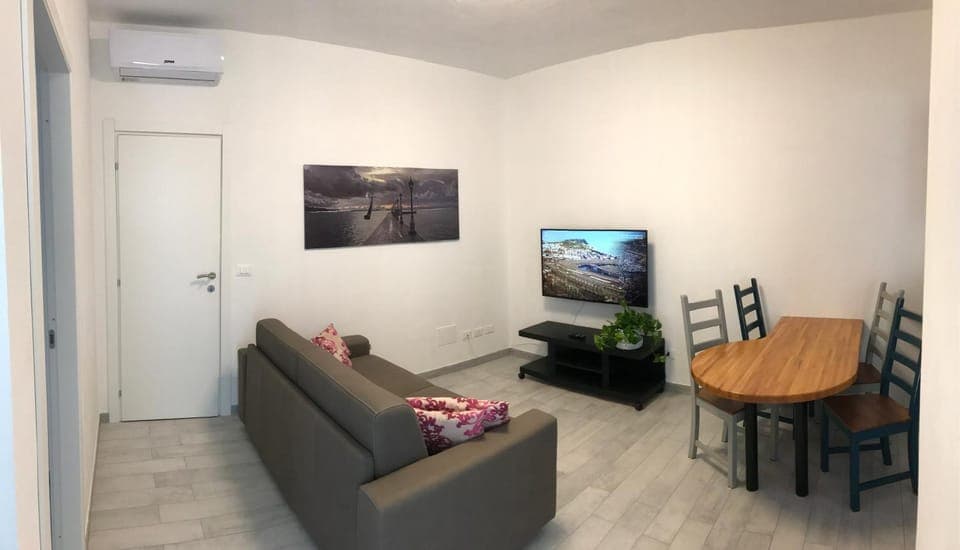 Living room, Evening entertainment, air conditioner