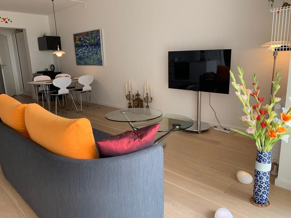 Communal lounge/ TV room, TV and multimedia, Living room, Seating area, Evening entertainment