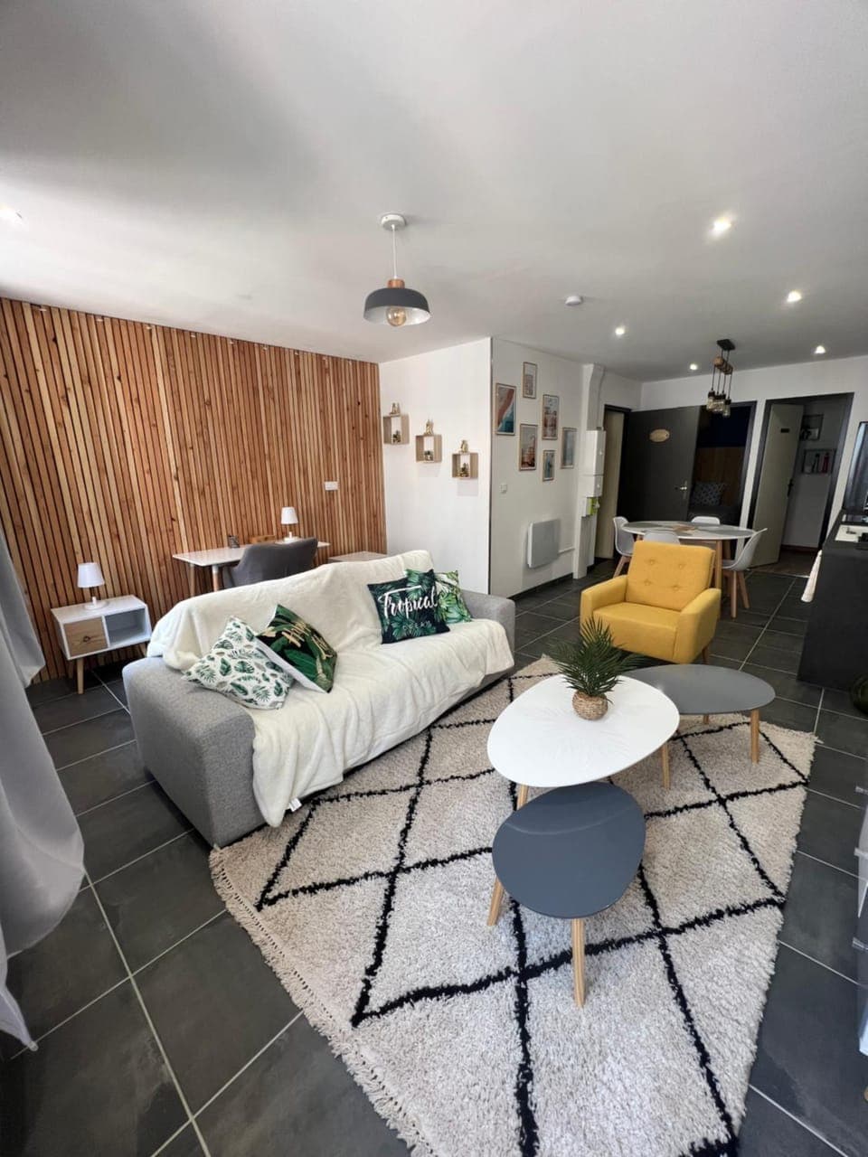 Living room, Seating area