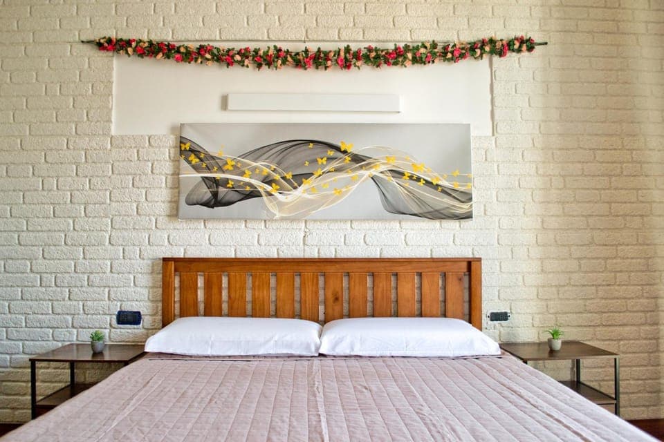 Bed, Balcony/Terrace, Photo of the whole room, Decorative detail, Bedroom, heating, air conditioner