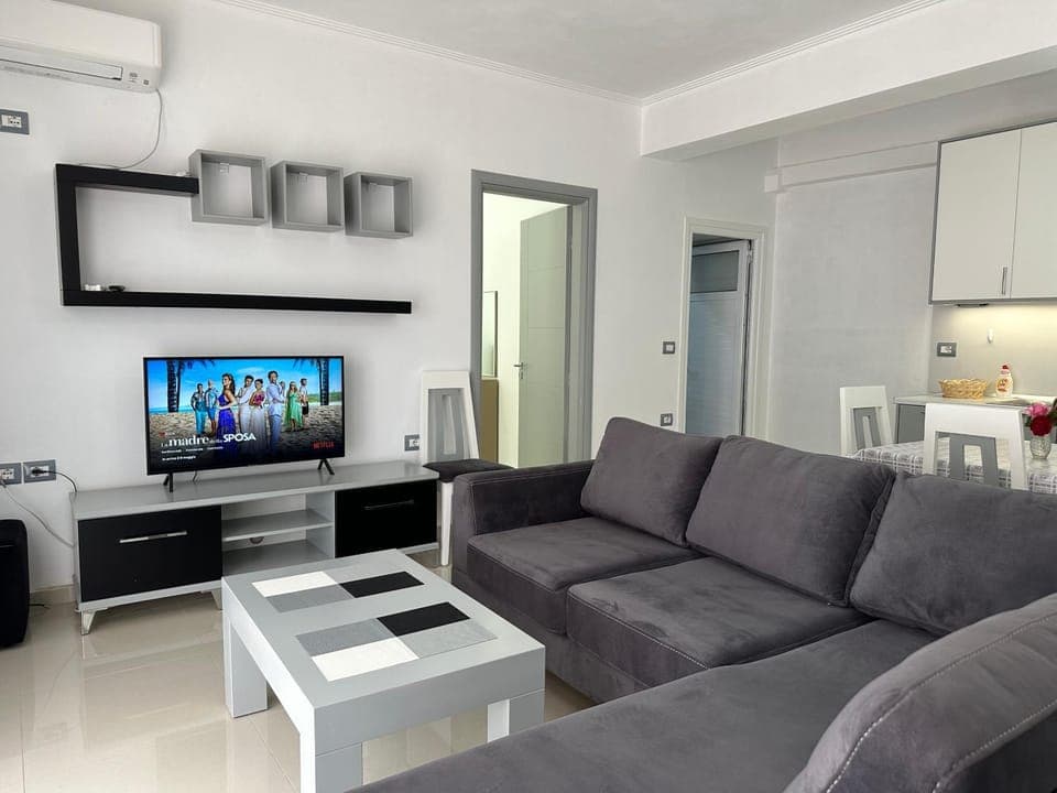 Communal lounge/ TV room, TV and multimedia, Living room, Seating area, Evening entertainment, air conditioner