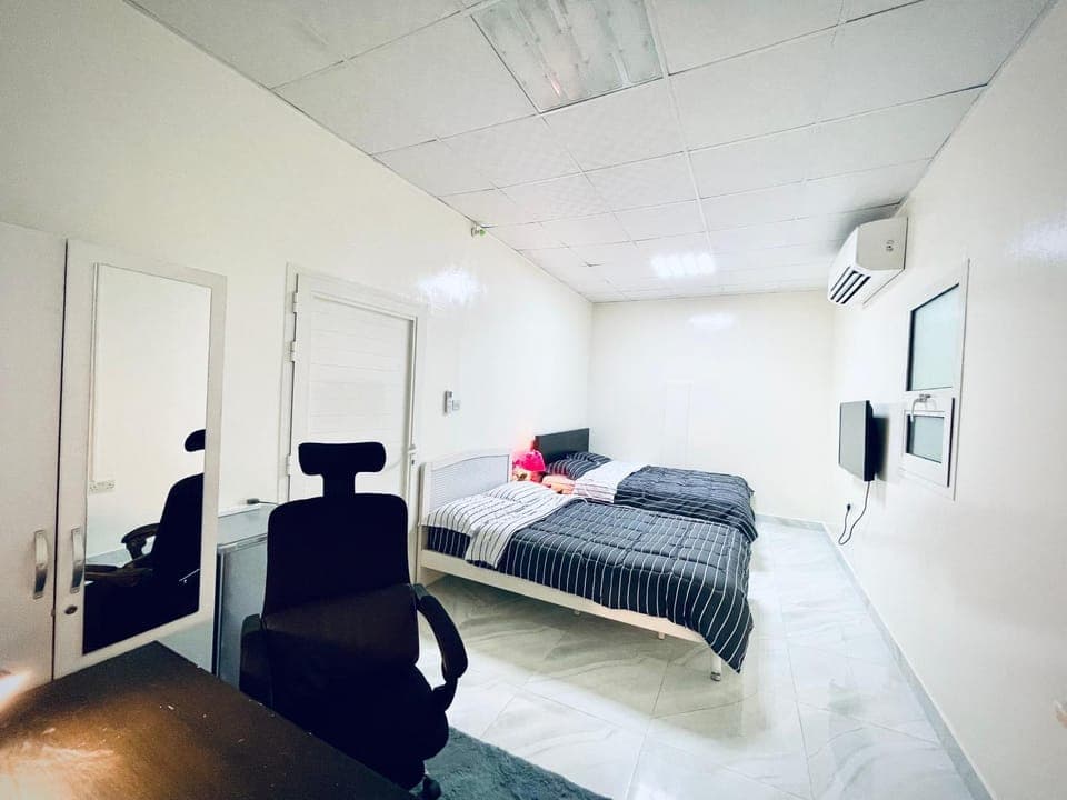 Bed, TV and multimedia, Bedroom