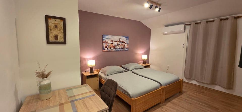 Living room, Photo of the whole room, Bedroom
