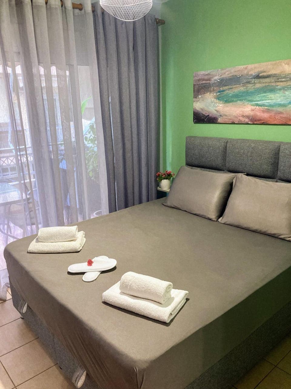 Bed, Bedroom, towels