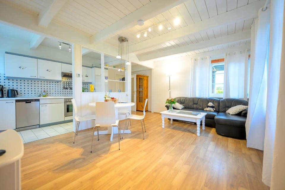 Kitchen or kitchenette, Living room, Seating area, Dining area, pet friendly