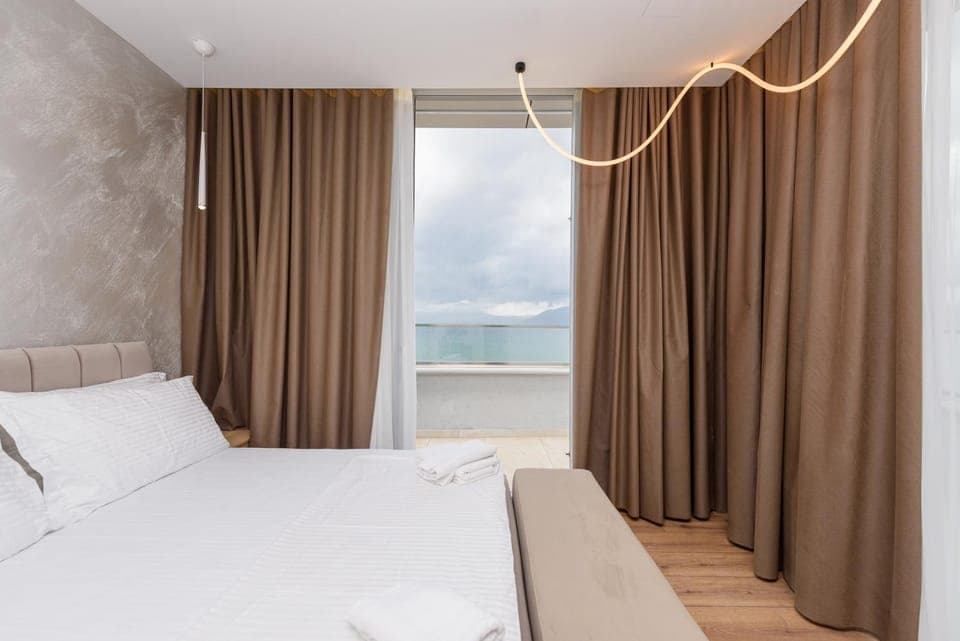Bed, Natural landscape, Photo of the whole room, Bedroom, Sea view