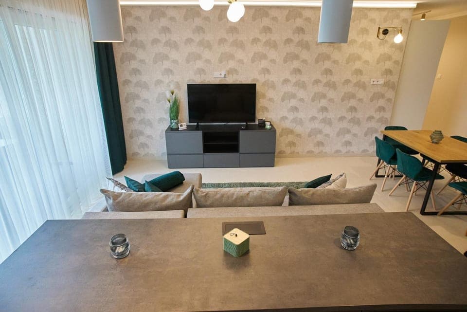 Communal lounge/ TV room, TV and multimedia, Living room, Seating area, Dining area, Evening entertainment