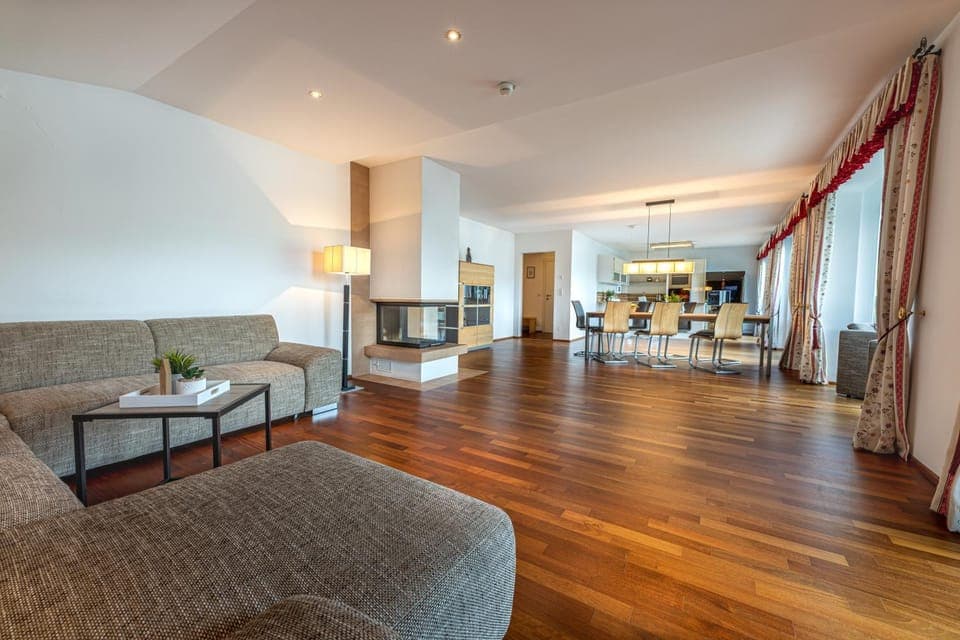 Living room, Dining area, kitchen