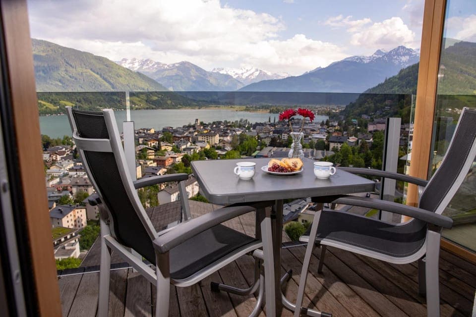 Day, Natural landscape, View (from property/room), Balcony/Terrace, Seating area, Lake view, Mountain view